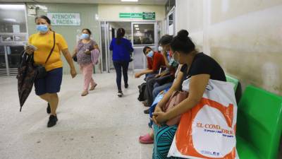 <b>Los especialistas proyectan que los casos de dengue aumenten en las próximas semanas, lo cual podría colapsar los hospitales. Fotos: Melvin Cubas.</b>
