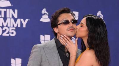 Durante su reciente viaje a República Dominicana, Christian Nodal dio una entrevista en la que habló sibre su esposa, la también cantante, Ángela Aguilar. El artista mexicano, quien se presentó el sábado 4 de abril en el emblemático escenario de Altos de Chavón como parte de su gira Pa’l Cora Tour, y en este proyecto lo acompañó Aguilar.