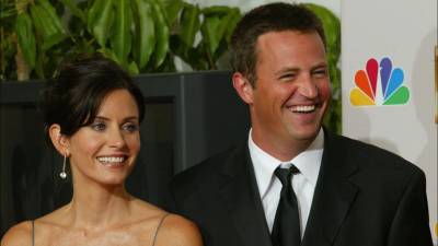 Courteney Cox y Matthew Perry en una foto de archivo.