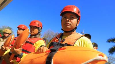 Rescatistas del Cuerpo de Bomberos están listos para los operativos de la Semana Santa.