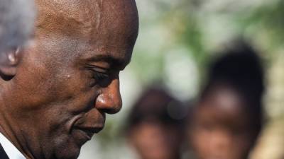 Jovenel Moise, presidente de Haití, fue asesinado por un comando armado que ingresó a su residencia la madrugada de este miércoles. El mandato de Moise estuvo empañado de señalamientos de ilegitimidad, protestas antigubernamentales y una crisis social y sanitaria sin precedentes en el país caribeño.