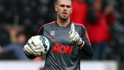 Víctor Valdés se marchará cedido a Bélgica, al Standard de Lieja.