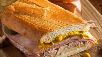 Sándwich cubano con papas cajún