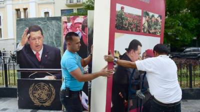 Todas las imágenes de Chávez y el mandatario fueron removidas del parlamento.