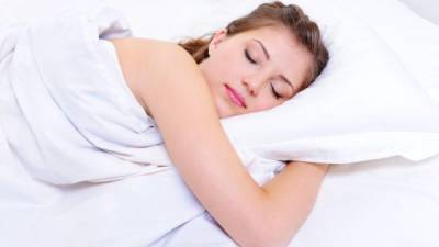 Dormir lo suficiente le ayuda a mejorar el sistema inmunológico.