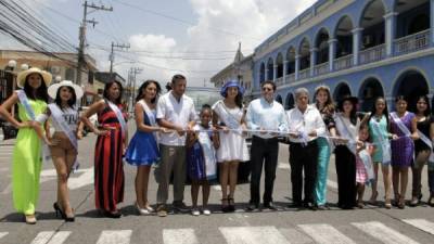 Autoridades oficializaron las actividades de la Feria Isidra 2015 con el corte de cinta.