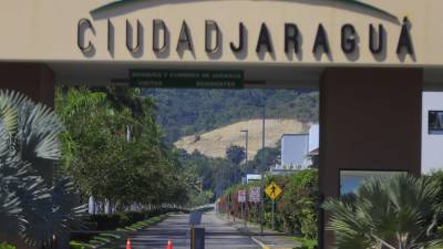 Entrada al proyecto habitacional Ciudad Jaraguá.