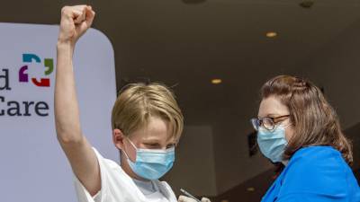 Moderna afirma que dos dosis de su vacuna anticovid presentan una alta protección contra el virus en niños de 6 a 11 años./