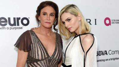 Caitlyn Jenner y la modelo Andreja Péjic