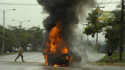En las últimas semanas han sido quemadas varias unidades de transporte en distintas zonas del país.