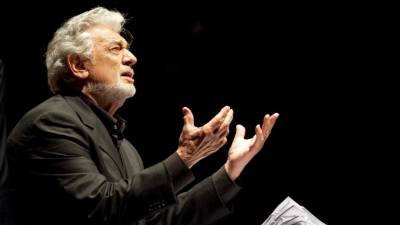 Plácido Domingo niega las acusaciones en su contra.