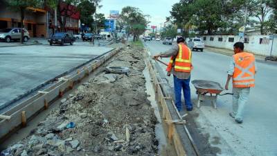 El trabajo que se hace en este momento es el cierre de los cruces en las medianas.