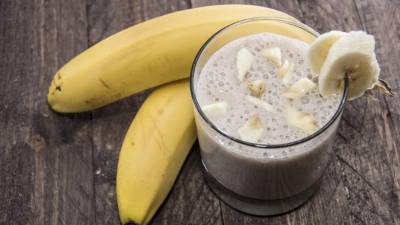 Consuma un licuado de banana antes de hacer ejercicio.