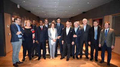 El presidente de España, Pedro Sánchez, el presidente del Atlético de Madrid Enrique Cerezo, el alcalde de Madrid José Luis Martínez-Almeida, y líderes políticos que acuden a la Cumbre del Clima. EFE