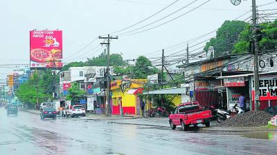 Sobre el bulevar del norte se han establecido muchos negocios. Fotos: Melvin Cubas.