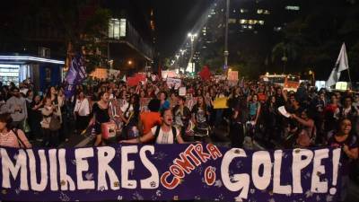 Las brasileñas han salido a protestar por la marginación de la mujer en los altos puestos del nuevo Gobierno interino. Fotos: AFP