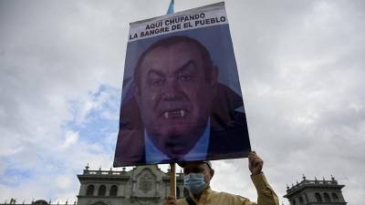 Manifestantes protestaron contra Giammattei y la corrupción en Guatemala.