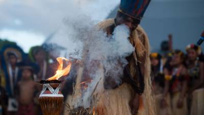 Indigenous people, supporters of Bolivian ex-President Evo Morales, protest against the interim government in La Paz on November 15, 2019. - Bolivia's interim president Jeanine Anez said Friday that exiled ex-president Evo Morales would have to 'answer to justice' over election irregularities and government corruption if he returns. (Photo by RONALDO SCHEMIDT / AFP)