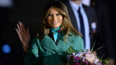 La primera dama Melania Trump acompaña al magnate en su viaje de dos días a Polonia. EFE.