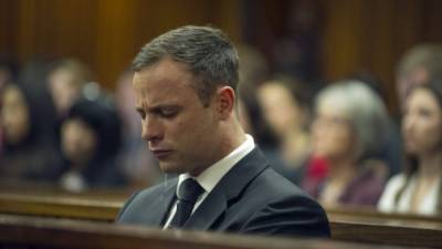 Oscar Pistorius fue condenado a 5 años de cárcel por matar a su novia la modelo rusa Reeva Steenkamp.
