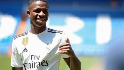 Vinicius seguirá entrenando con el primer equipo pero jugará en el Real Madrid Castilla.