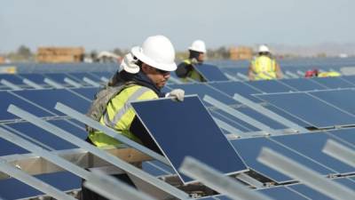 Energía Solar: 9,956 luminarias LED y 20,000 convencionales se instalaron en el territorio nacional en 2016.