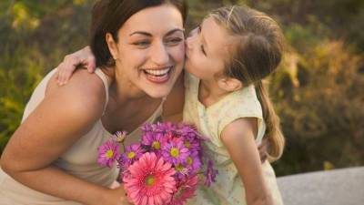 El segundo domingo de mayo los hijos aprovechan para llenar de regalos y atenciones al ser que les trajo a la vida.