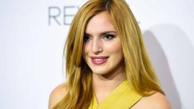 Bella Thorne causa polémica por sus múltiples noviazgos y su abierta bisexualidad.