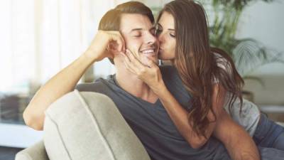 Si el hombre a padecido de Zika, se deben esperar seis meses antes de intentar tener un bebé.