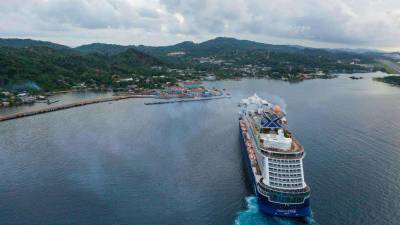 La llegada de los cruceros a Roatán permite que turistas de distintos países puedan conocer la belleza de la Isla; las actividades de buceo son las más populares.