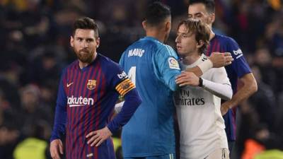 Barcelona's Argentinian forward Lionel Messi celebrates their win with Barcelona's German goalkeeper Marc-Andre Ter Stegen at the end of the Spanish Copa del Rey (King's Cup) semi-final second leg football match between Real Madrid and Barcelona at the Santiago Bernabeu stadium in Madrid on February 27, 2019. (Photo by OSCAR DEL POZO / AFP)