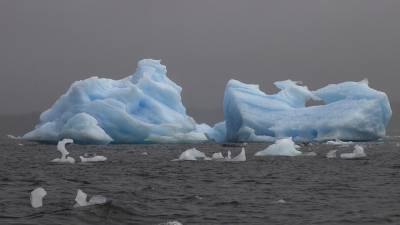 Las placas de hielo miden 400 metros de grosor y pesan casi mil millones de toneladas.