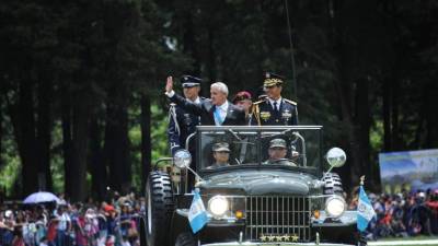 El Ejército guatemalteco prometió lealtad al mandatario Otto Pérez en medio de la inestabilidad política que azota al país.