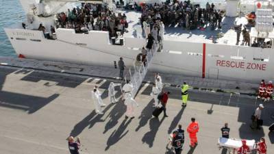 Más de dos mil inmigrantes fueron rescatados por la marina italiana durante el fin de semana pasado.