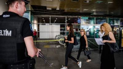 El aeropuerto de Estambul reforzó la seguridad en el aeropuerto de Estambul tras el atentado que dejó al menos 41 muertos.