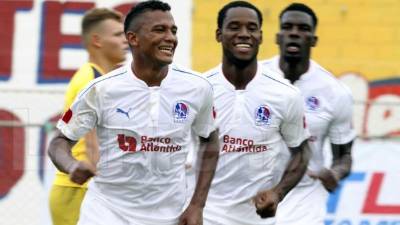 Ever Alvarado corre a celebrar su gol marcado al Honduras Progreso. Foto Delmer Martínez
