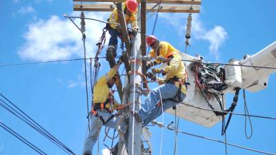 <b><span class=mln_uppercase_mln>Cuadrillas de la Empresa Energía Honduras trabajan en el mantenimiento de la red eléctrica.</span></b>