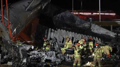 Autoridades surcoreanas confirmaron la muerte de 179 personas en el peor accidente aéreo registrado en ese país.