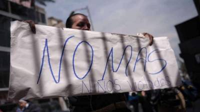 Según la denuncia, el supuesto abuso habría tenido lugar en una cancha de fútbol en medio de un juego sexual. Foto tomada de www.elespectador.com