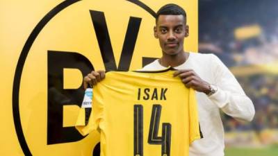 Isak habría firmado con el Dortmund hasta 2022.