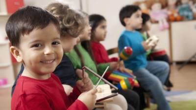 Los niños aprenden a ser sociables con otros.