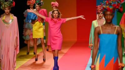 Agatha Ruiz de la Prada cerró la primera jornada de la pasarela madrileña con un desfile vital, lleno de color.