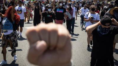 El 6 % de los encuestados considera que las manifestaciones violentas son “definitivamente” justificables y el 16 % cree que son “probablemente” justificables, lo que suma un 23 %. Foto de archivo.