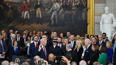 Donald Trump toma juramento como 47º presidente estadounidense en la rotonda del Capitolio estadounidense en Washington, DC.