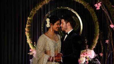 Priyanka y Nick se casaron el 1 y 2 de diciembre en el Palacio de Umaid Bhawan en un matrimonio que vio la unión de dos culturas opuestas de una manera extravagante. AFP