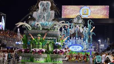 Por un momento, la alegría y diversión en Río de Janeiro se volvió tensa luego de los disparos entre las bandas de narcotráfico.