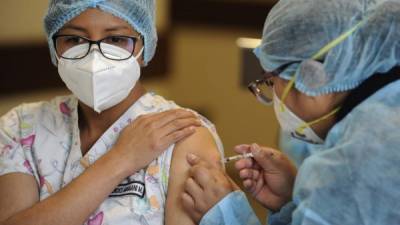 Los casos del covid 19 bajan en varios países mientras la vacunación avanza a toda marcha en Europa y Estados Unidos. América Latina sigue rezagada con entrega de vacunas./AFP.