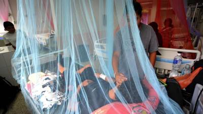 Las salas de los hospitales están abarrotadas.