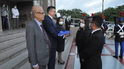 Luego del acto de izada de la bandera, Argueta también se refirió a la convocatoria de la presidenta Xiomara Castro al Consejo Nacional de Defensa y Seguridad (CNDS).