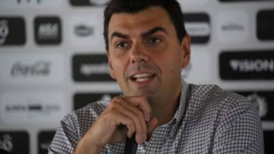 En noviembre del año pasado medios paraguayos relacionaron a Trovato con Apostala, la principal firma de apuestas deportivas que opera en Paraguay, lo que llevó a un tenso enfrentamiento entre el directivo y la Asociación Paraguaya de Fútbol (APF).